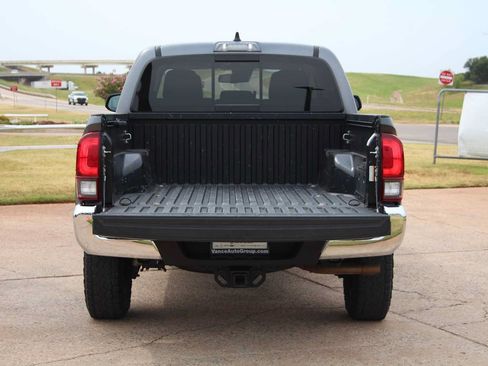 Used 2021 Toyota Tacoma SR5 AWD/4WD image 11