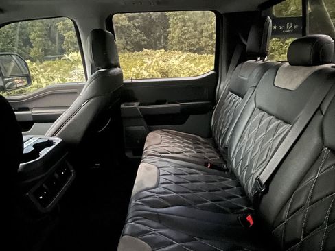 Used 2024 Ford F250 XLT w/ Black Appearance Package AWD/4WD image 7
