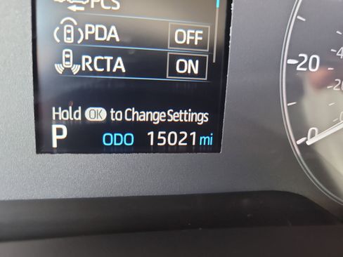 Certified 2024 Toyota Corolla Cross LE image 32