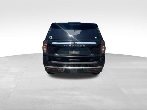 Used 2022 Chevrolet Suburban LT AWD/4WD image 5