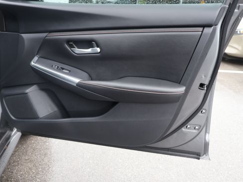 Used 2023 Nissan Sentra SR w/ Electronics Package FWD image 11
