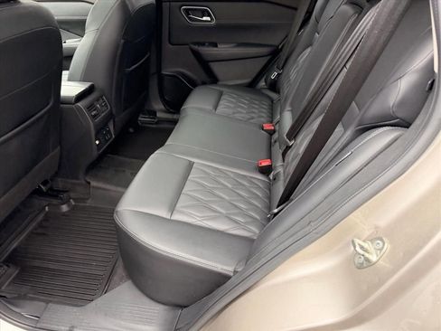 Used 2023 Nissan Rogue Platinum w/ Platinum Premium Package image 7