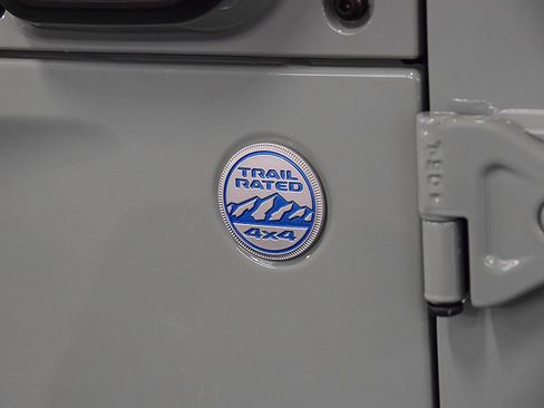 Used 2023 Jeep Wrangler Unlimited Sahara w/ Cold Weather Group AWD/4WD image 13