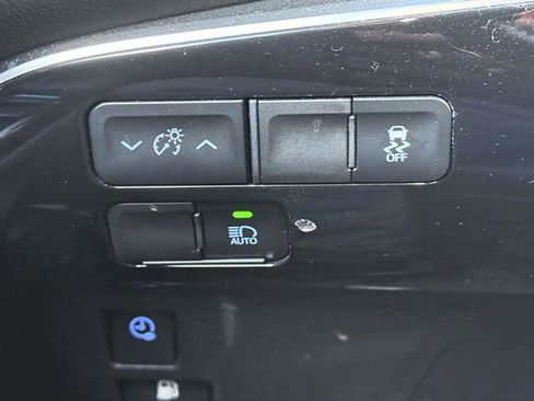 Used 2021 Toyota Prius Prime XLE image 12