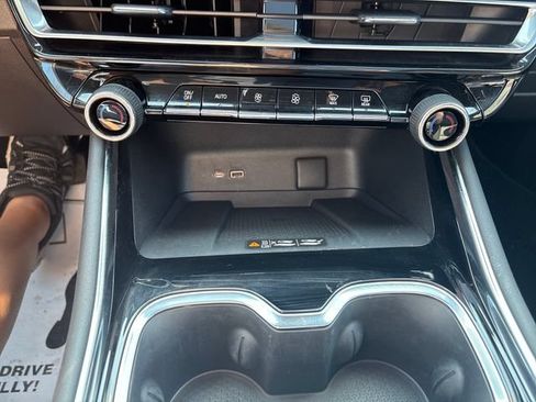Used 2026 Chevrolet Traverse RS AWD/4WD image 18