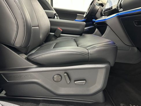 Used 2025 Ford Expedition Platinum AWD/4WD image 59