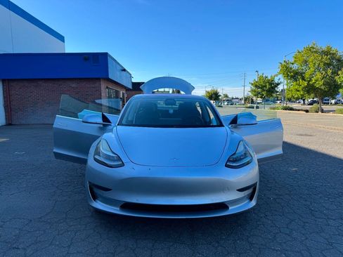 Used 2018 Tesla Model 3 Long Range RWD image 13