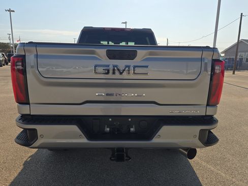 Used 2026 GMC Sierra 2500 Denali Ultimate AWD/4WD image 4