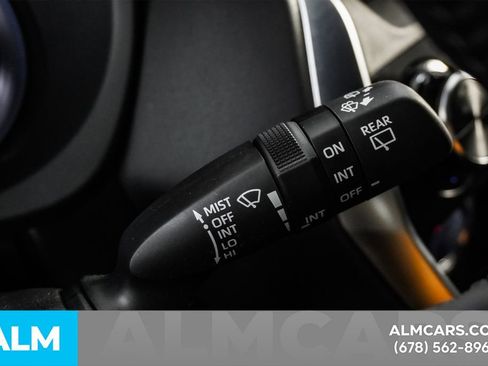 Used 2022 Toyota Venza XLE image 27