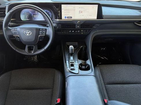 Used 2024 Toyota Crown AWD/4WD image 16