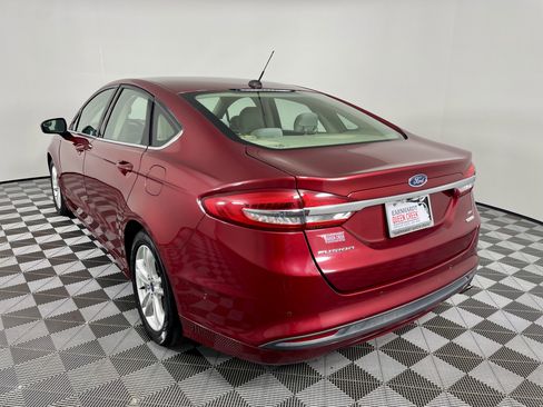 Used 2018 Ford Fusion SE w/ Fusion SE Technology Package image 3