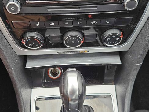 Used 2013 Volkswagen Passat 2.5 SE image 17