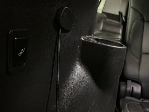 Used 2017 Chevrolet Suburban LT image 20