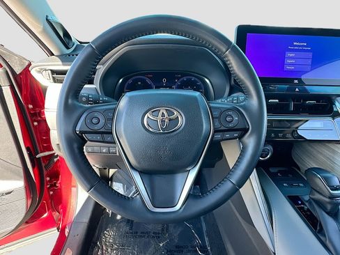 Used 2023 Toyota Venza Limited image 11