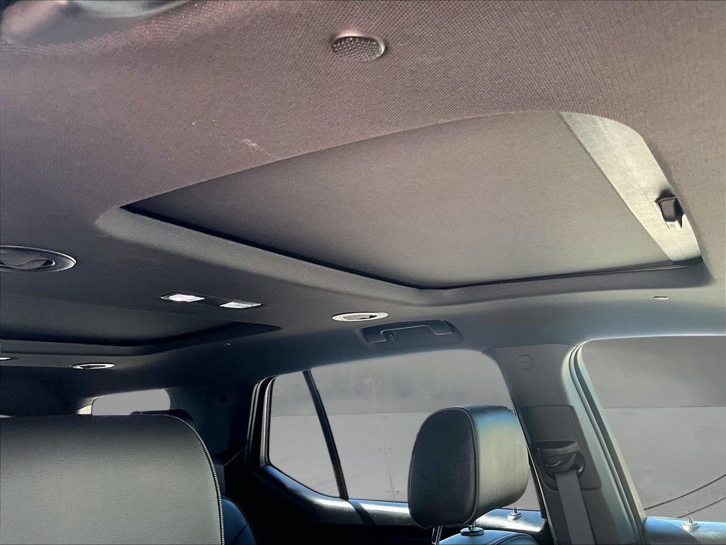Used 2023 Chevrolet Traverse RS w/ LPO, Floor Liner Package AWD/4WD image 31