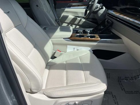 Used 2025 Cadillac Escalade Sport Platinum image 25