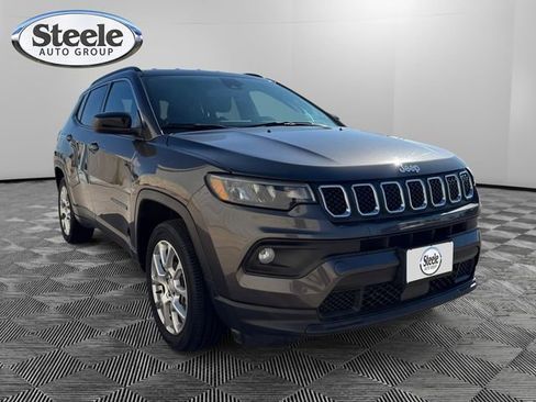 Used 2023 Jeep Compass Latitude image 7