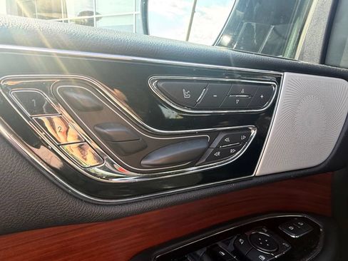 Used 2020 Lincoln Navigator L Reserve w/ Equipment Group 208A Reserve AWD/4WD image 14