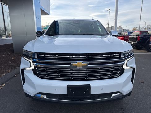 Used 2023 Chevrolet Suburban Premier image 3