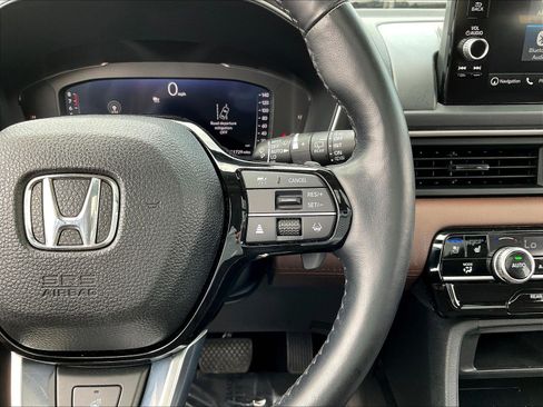 Used 2023 Honda Pilot Elite image 12