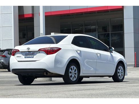 Used 2017 Toyota Corolla L w/ Carpet Mat Package (TMS) FWD image 4