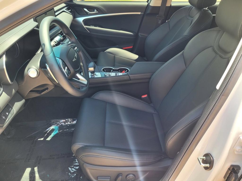 Used 2025 Genesis G70 2.5T RWD image 9
