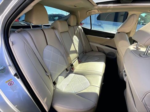 Used 2018 Toyota Camry XLE image 25