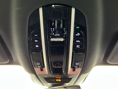 Used 2023 Porsche Cayenne Platinum Edition AWD/4WD image 13