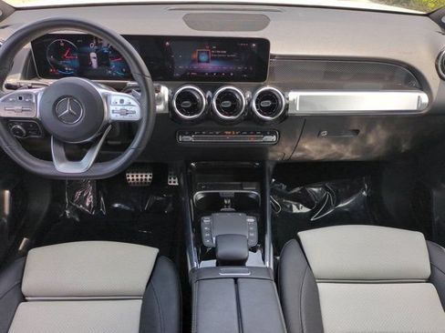 Used 2021 Mercedes-Benz GLB 250 4MATIC image 13