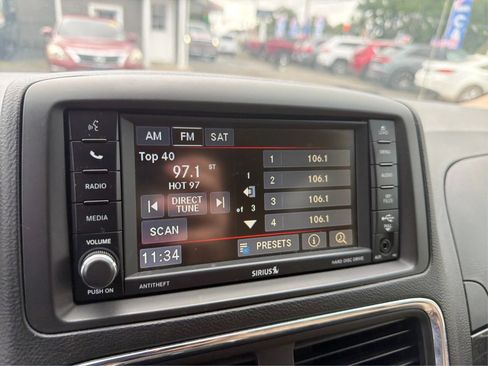 Used 2016 Dodge Grand Caravan SXT w/ UConnect Hands-Free Group FWD image 17