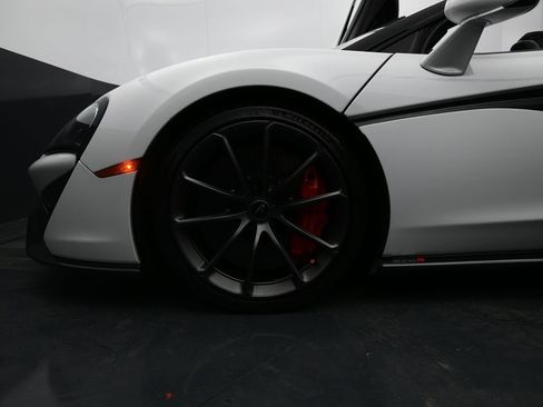 Used 2019 McLaren 570S Spider image 17