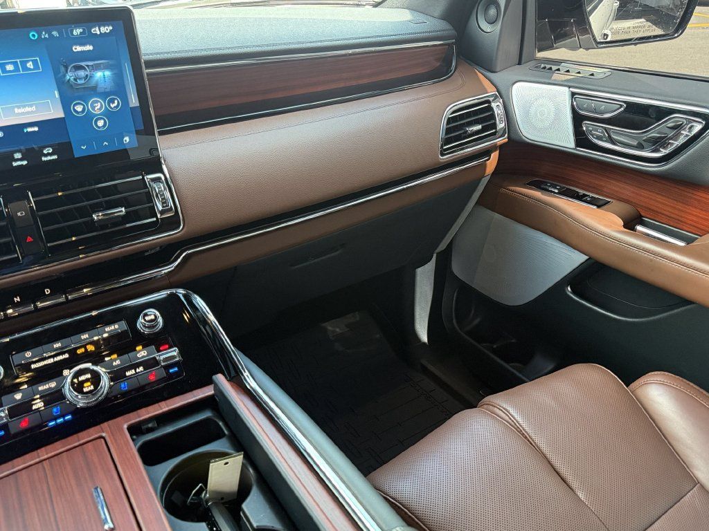 Used 2024 Lincoln Navigator Reserve AWD/4WD image 18