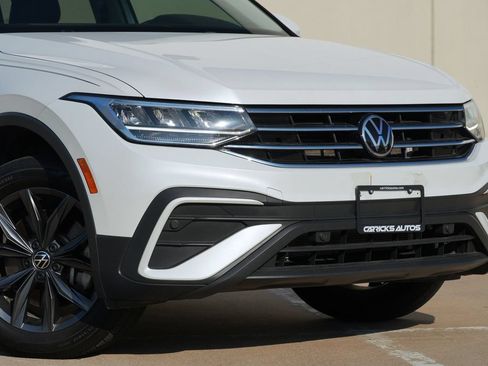 Used 2023 Volkswagen Tiguan SE w/ Panoramic Sunroof Package FWD image 17