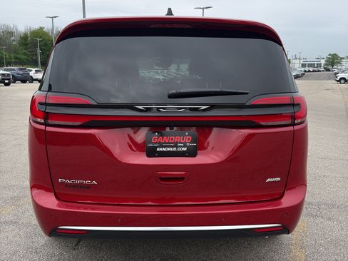 New 2027 Chrysler Pacifica Select w/ Family Tech Group AWD/4WD image 7