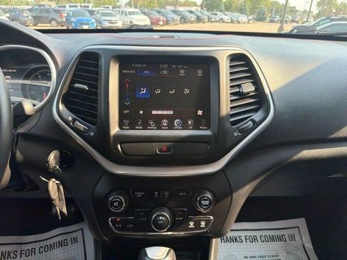 Used 2016 Jeep Cherokee Trailhawk AWD/4WD image 22