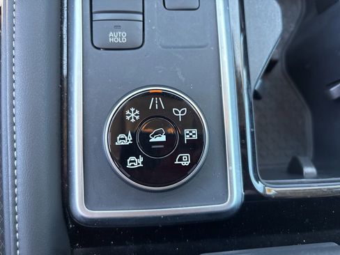 Used 2025 Nissan Pathfinder SV AWD/4WD image 30