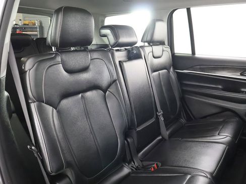 Used 2023 Jeep Grand Cherokee L Limited AWD/4WD image 35