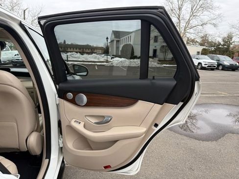 Used 2021 Mercedes-Benz GLC 300 4MATIC image 28