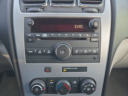 Used 2011 GMC Acadia SL w/ Preferred Package image 18