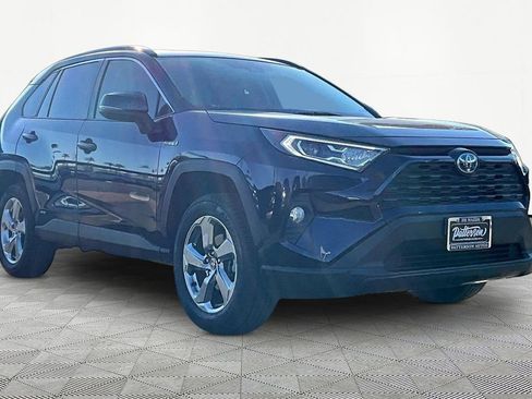 Used 2021 Toyota RAV4 XLE Premium image 5