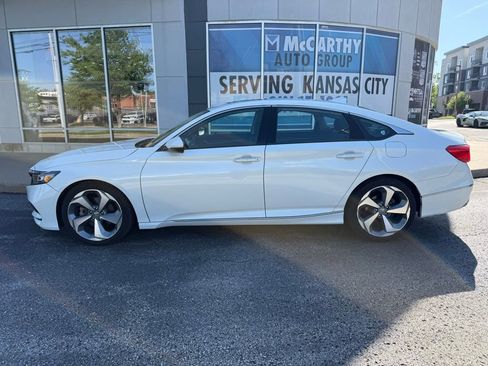 Used 2018 Honda Accord Touring image 2
