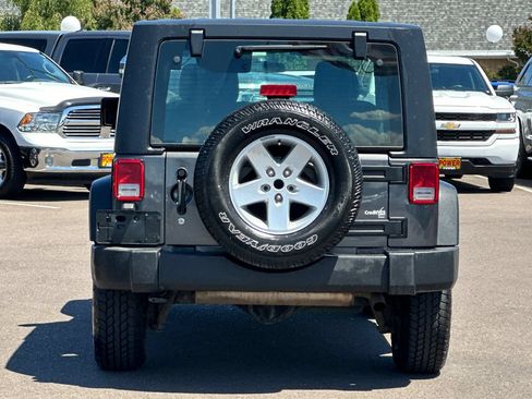 Used 2018 Jeep Wrangler Sport w/ Connectivity Group AWD/4WD image 5