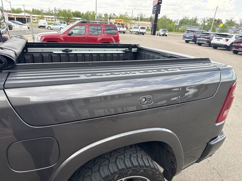 Used 2019 RAM 1500 Laramie AWD/4WD image 3