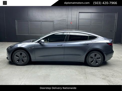 Used 2023 Tesla Model 3 Standard Range image 3
