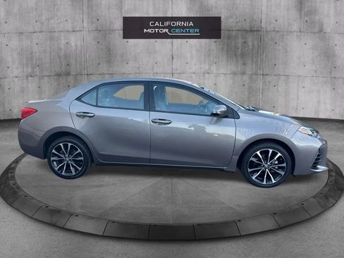 Used 2017 Toyota Corolla SE w/ SE Premium Package FWD image 4