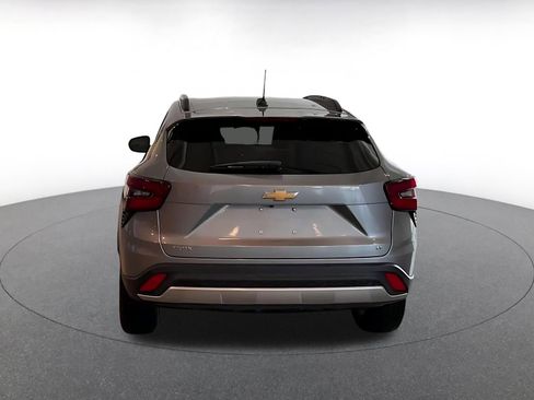 Used 2025 Chevrolet Trax LT w/ LT Convenience Package image 12