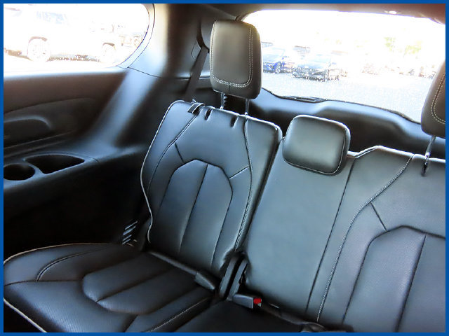 Used 2026 Chrysler Pacifica Limited w/ S Appearance Package FWD image 11