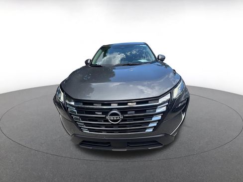 Used 2025 Nissan Rogue SV AWD/4WD image 2