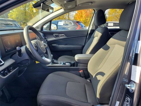 Used 2024 Kia Sportage LX image 6