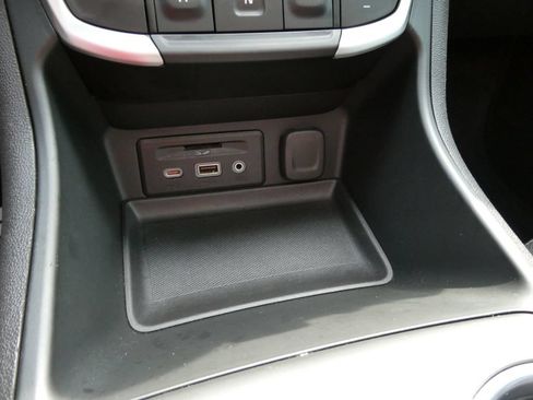 Certified 2022 GMC Terrain SLT AWD/4WD image 32